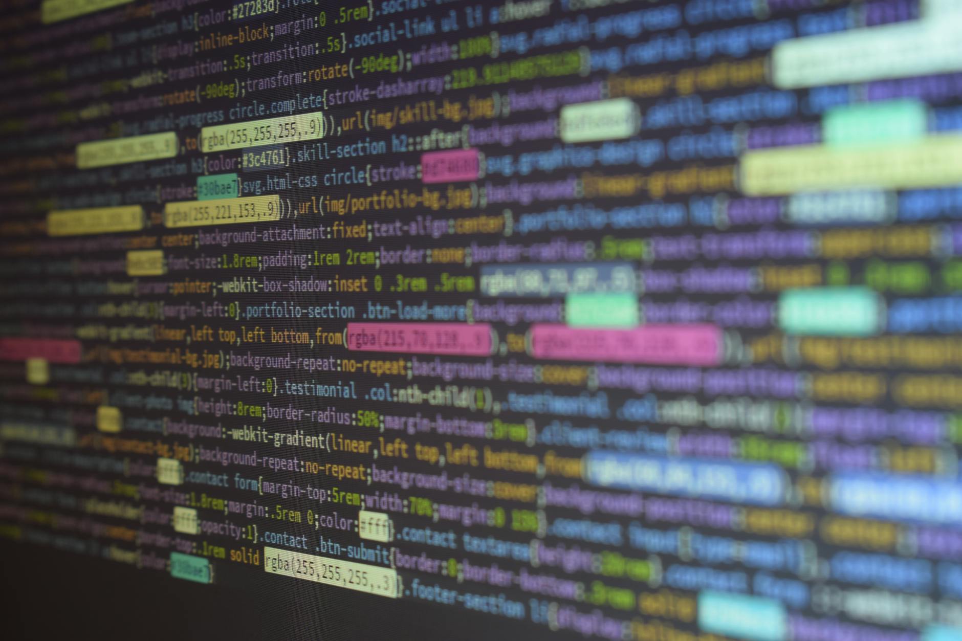 Application modernization process showing legacy to modern system transformation