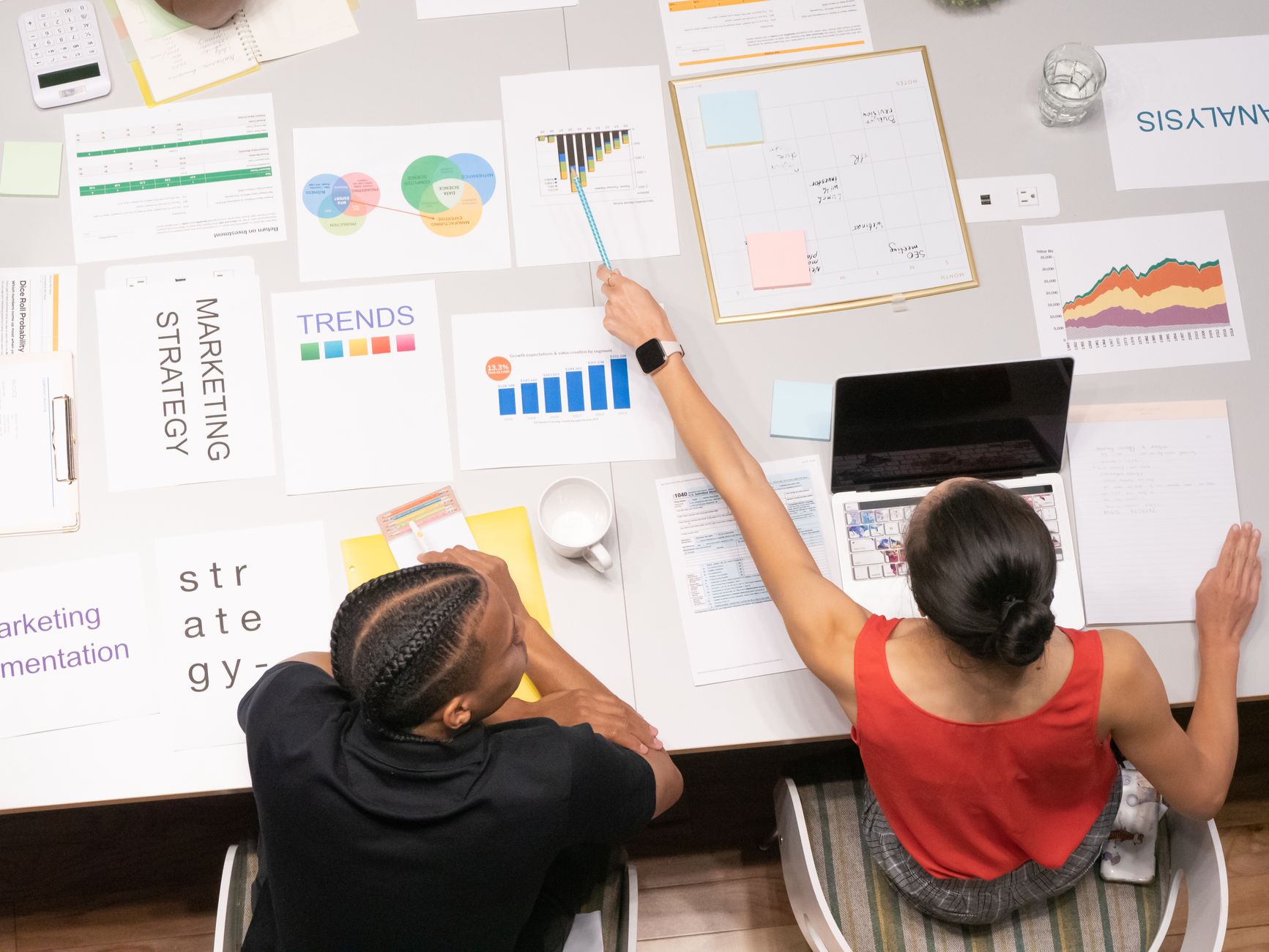 ERP implementation process showing planning, migration, and training phases
