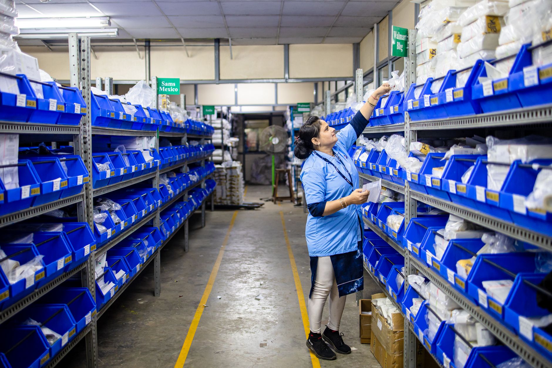 Warehouse inventory management system with barcode scanning and tracking